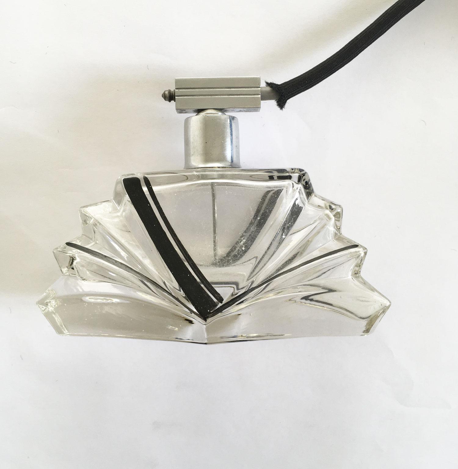 20th Century Italy 1930 Deco Glass Perfume Sprayer with Black Silk Air Pump For Sale