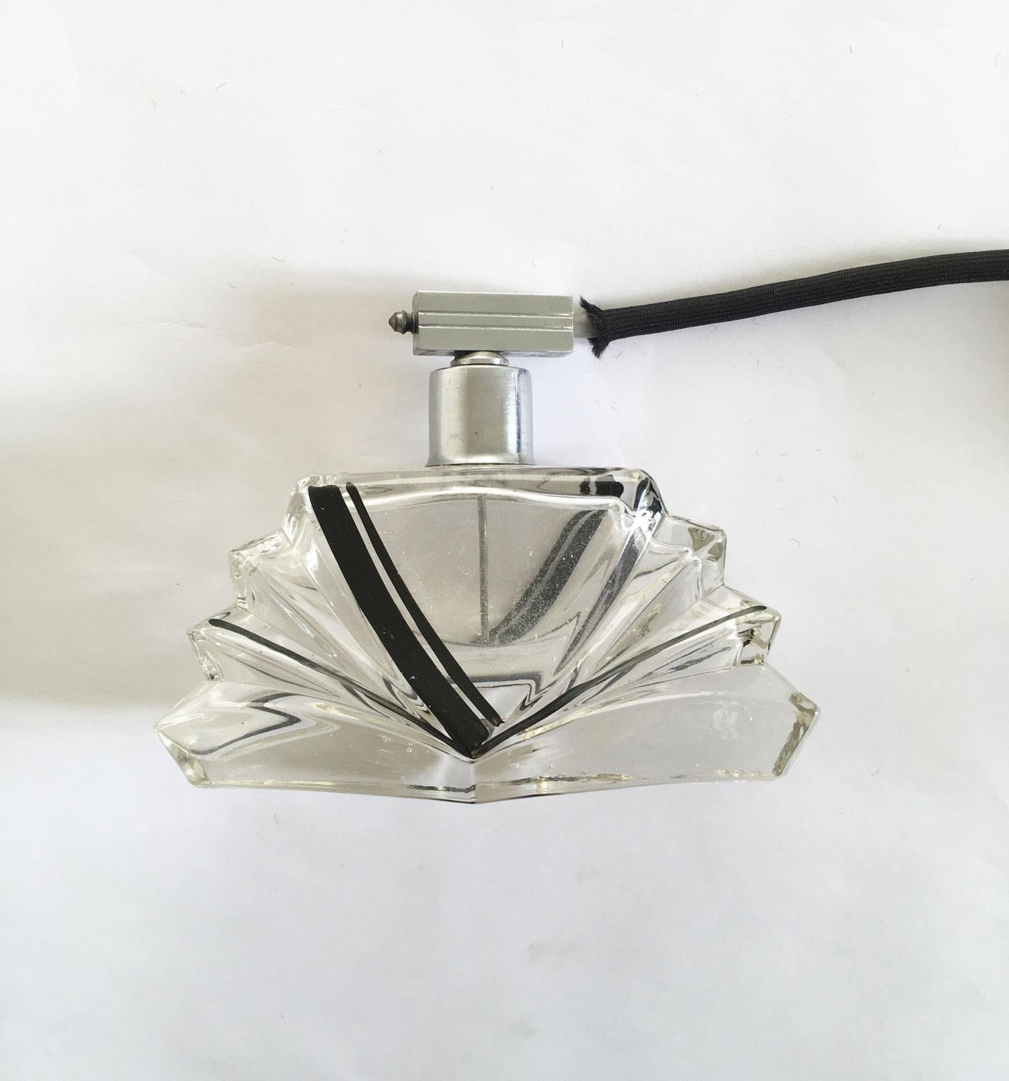 Italy 1930 Deco Glass Perfume Sprayer with Black Silk Air Pump For Sale 1