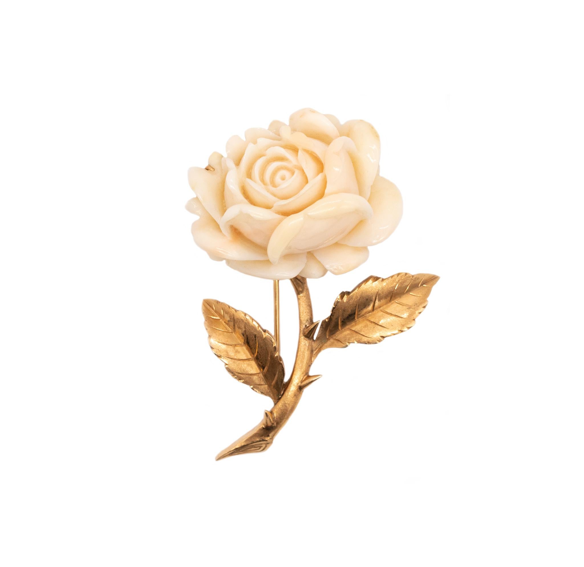 Vintage Italian 1950 Rose brooch.

Beautiful piece, crafted with very realistic organic details in solid 14 kt of textured yellow gold. It is suited at the reverse, with a vertical hinged pin bar with a security trombone lock.

Embellished, with an