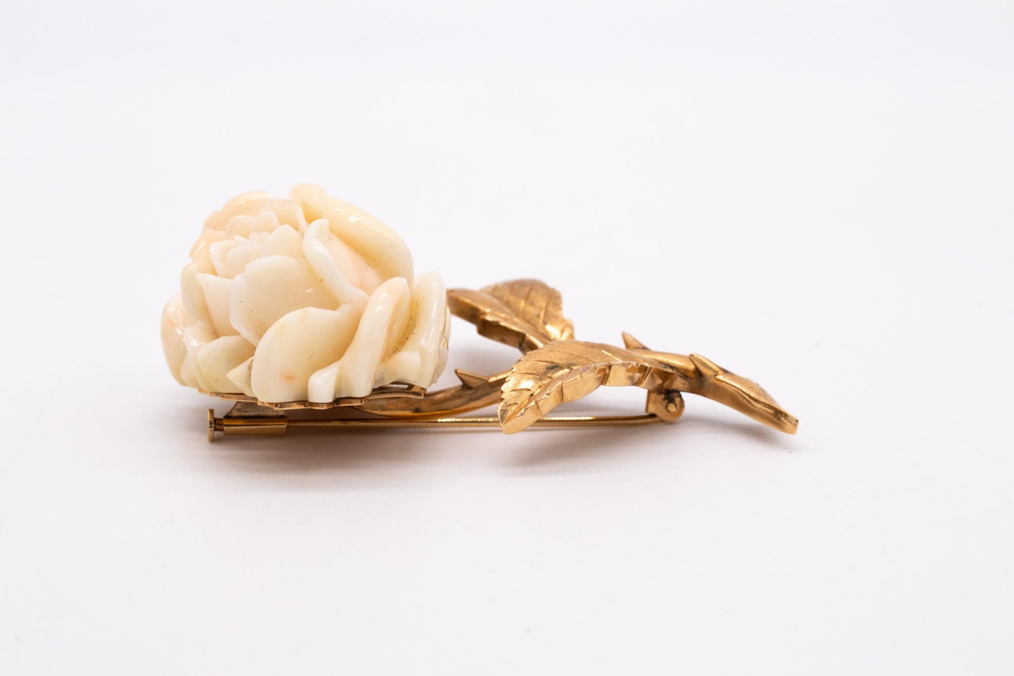 Women's Italy 1950 Mid Century Brooch In 14Kt Yellow Gold With A Carved Rose In Coral For Sale