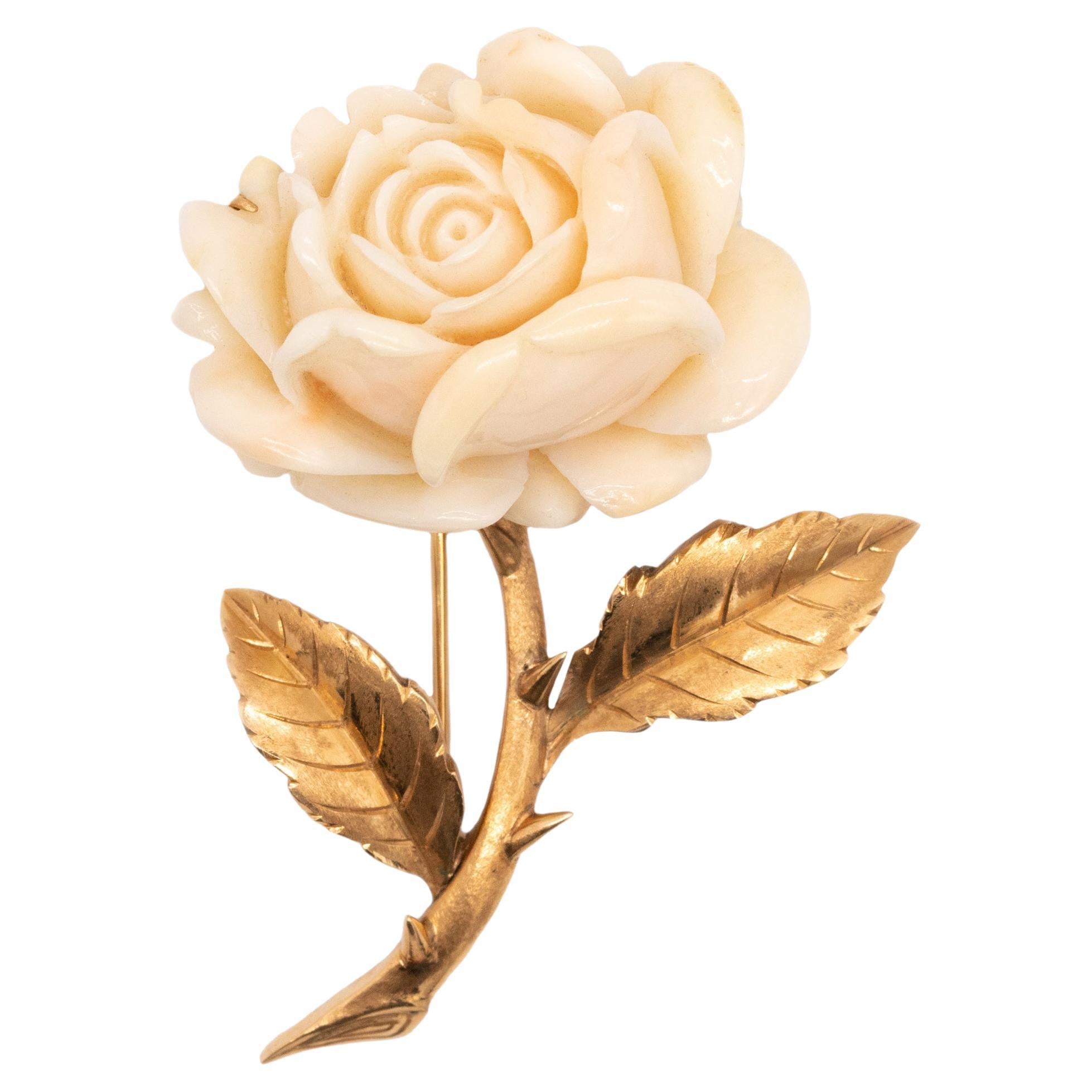 Italy 1950 Mid Century Brooch In 14Kt Yellow Gold With A Carved Rose In Coral For Sale