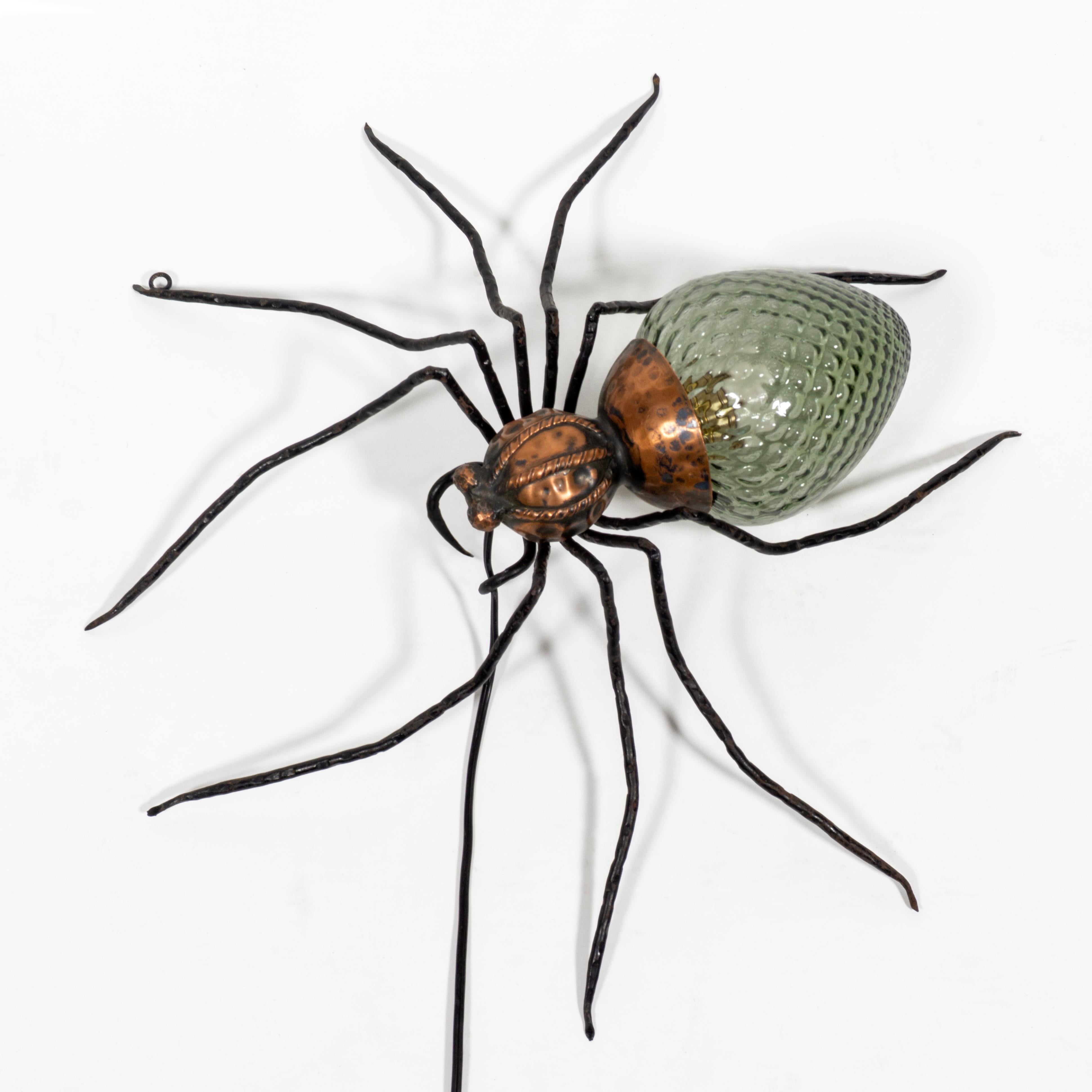 Italy 1950s Spider Lamp Wall Sconce in Copper, Wrought Iron & Green Glass In Good Condition For Sale In Regensburg, DE