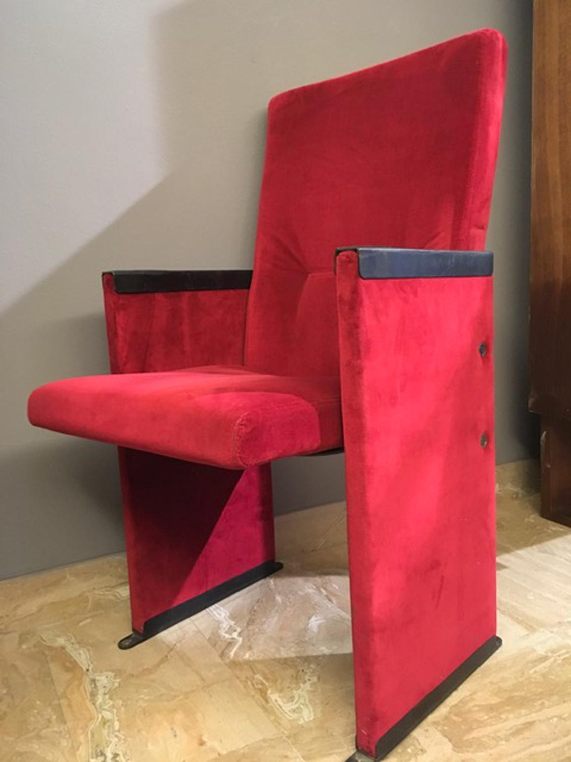 This is a set of Carlo Scarpa armachairs designed and realized for the Auditorium in Rome, project by the Italian architect Marcello Piacentini, built in 1960.
For the interior design project was called Carlo Scarpa.
Every armchairs has its number