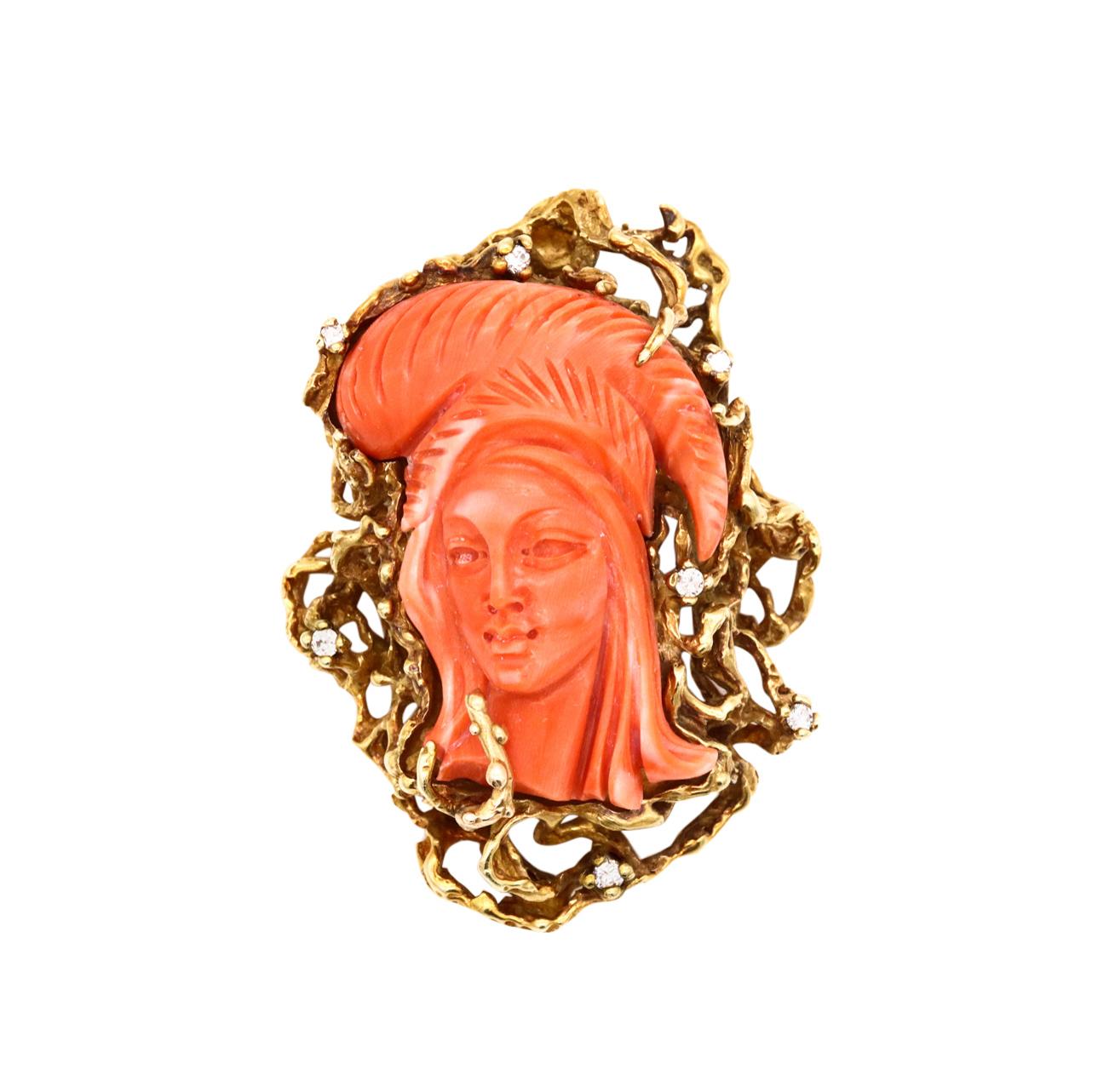 An organic motifs pendant, with Coral & Diamonds.

Beautiful piece created in Italy during the mid-century period, circa 1960. The mounting has been created with intricates organics motifs in solid 18 karats of textured yellow gold. suited at the