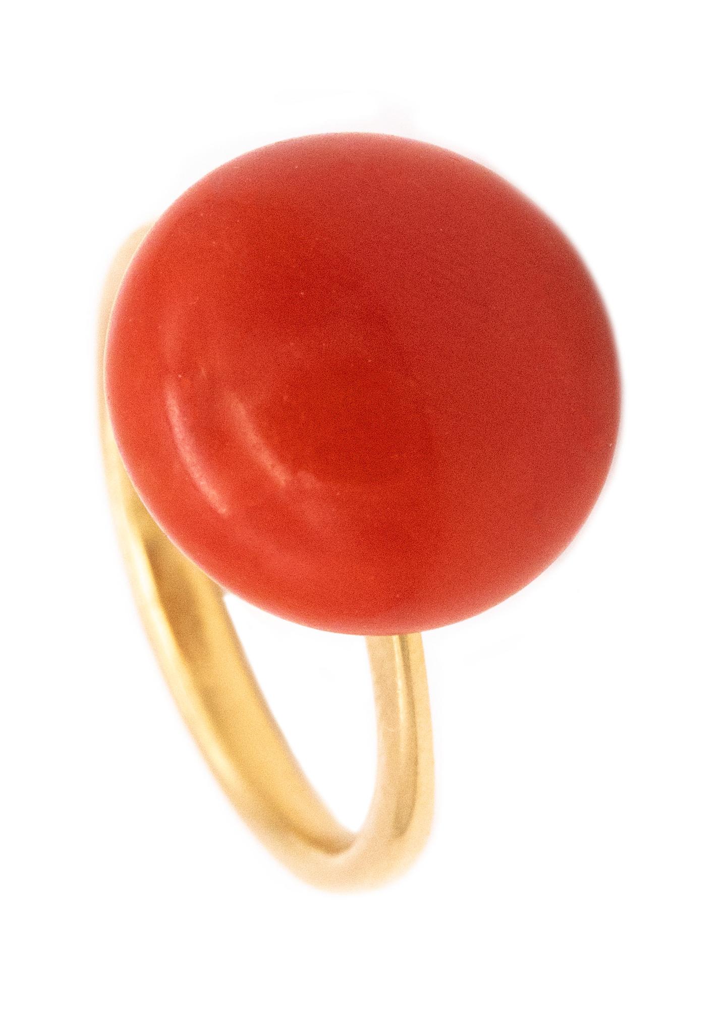 Italien 1960 Mid-Century-Ring 18Kt Gold 13,69 Karat Sardinianischer Ox Blutrote Koralle, Italien