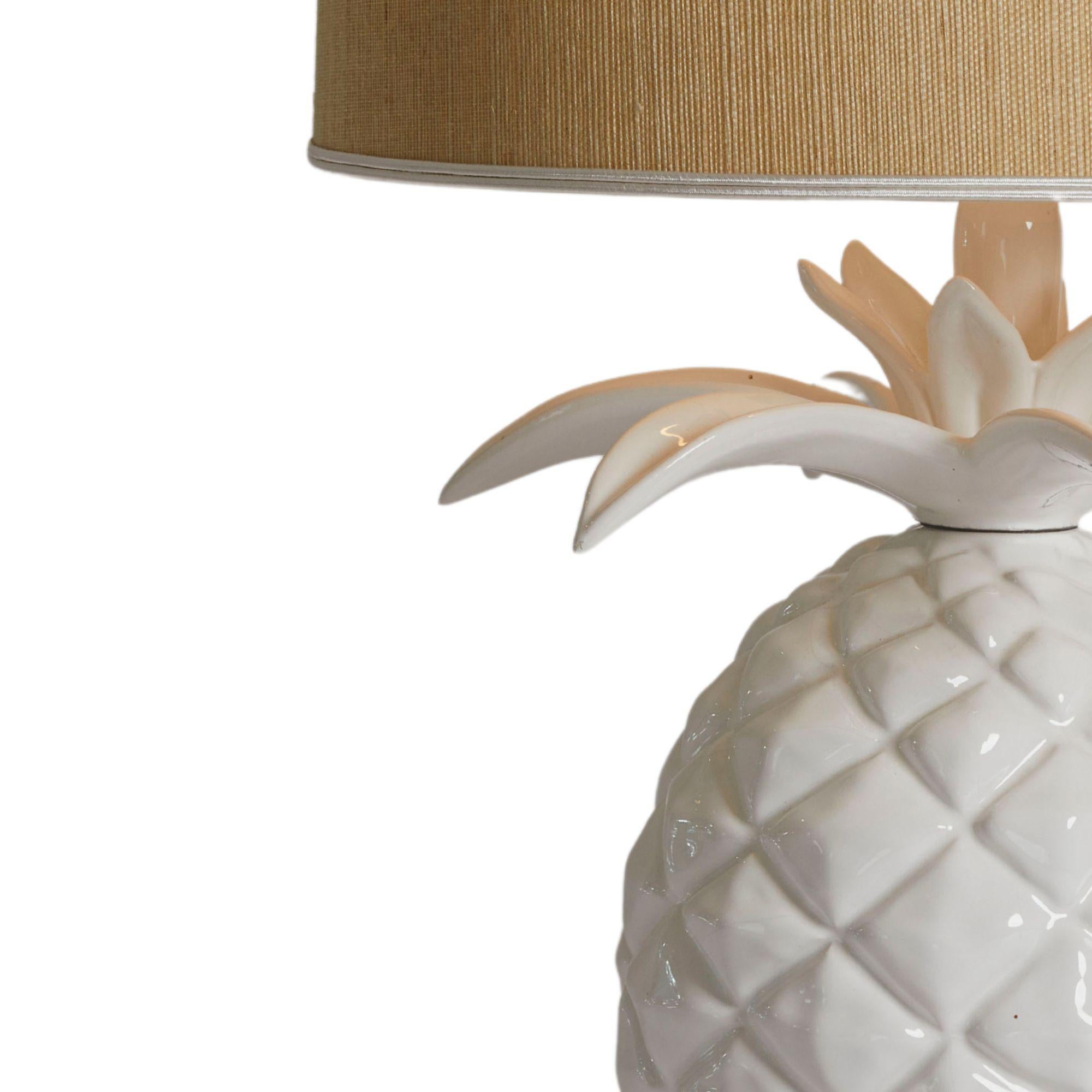 Mid Century White Bassano Pottery Pineapple Lamp, Italy 1960s In Good Condition For Sale In Aspen, CO