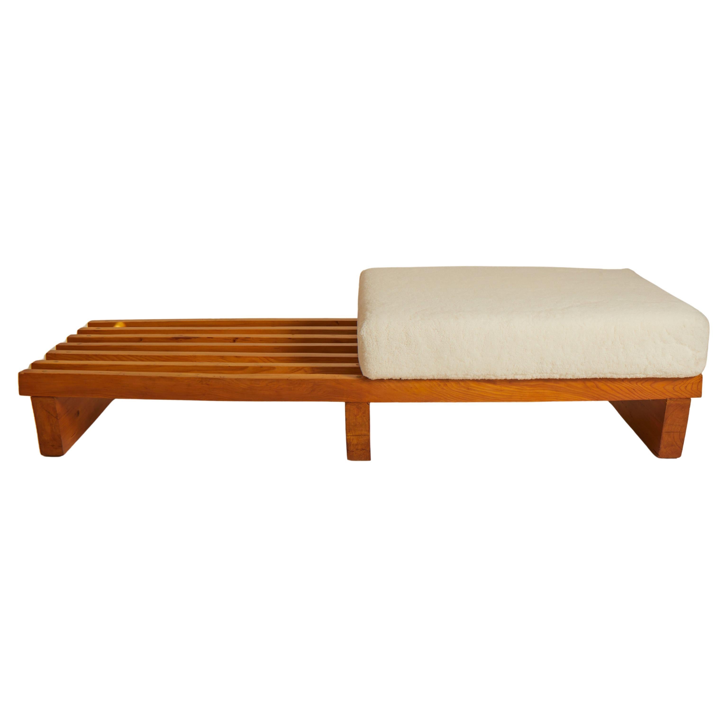 Mid Century Eiche Latten & Shearling Bank, Italien 1960er
