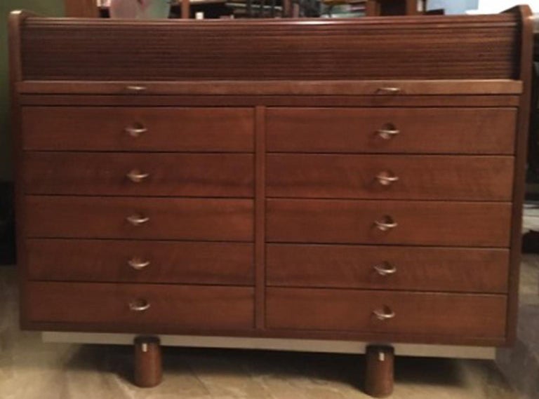 Italy 1967 Gianfranco Frattini Walnut Freestanding Desk with Drawers In Good Condition For Sale In Brescia, IT