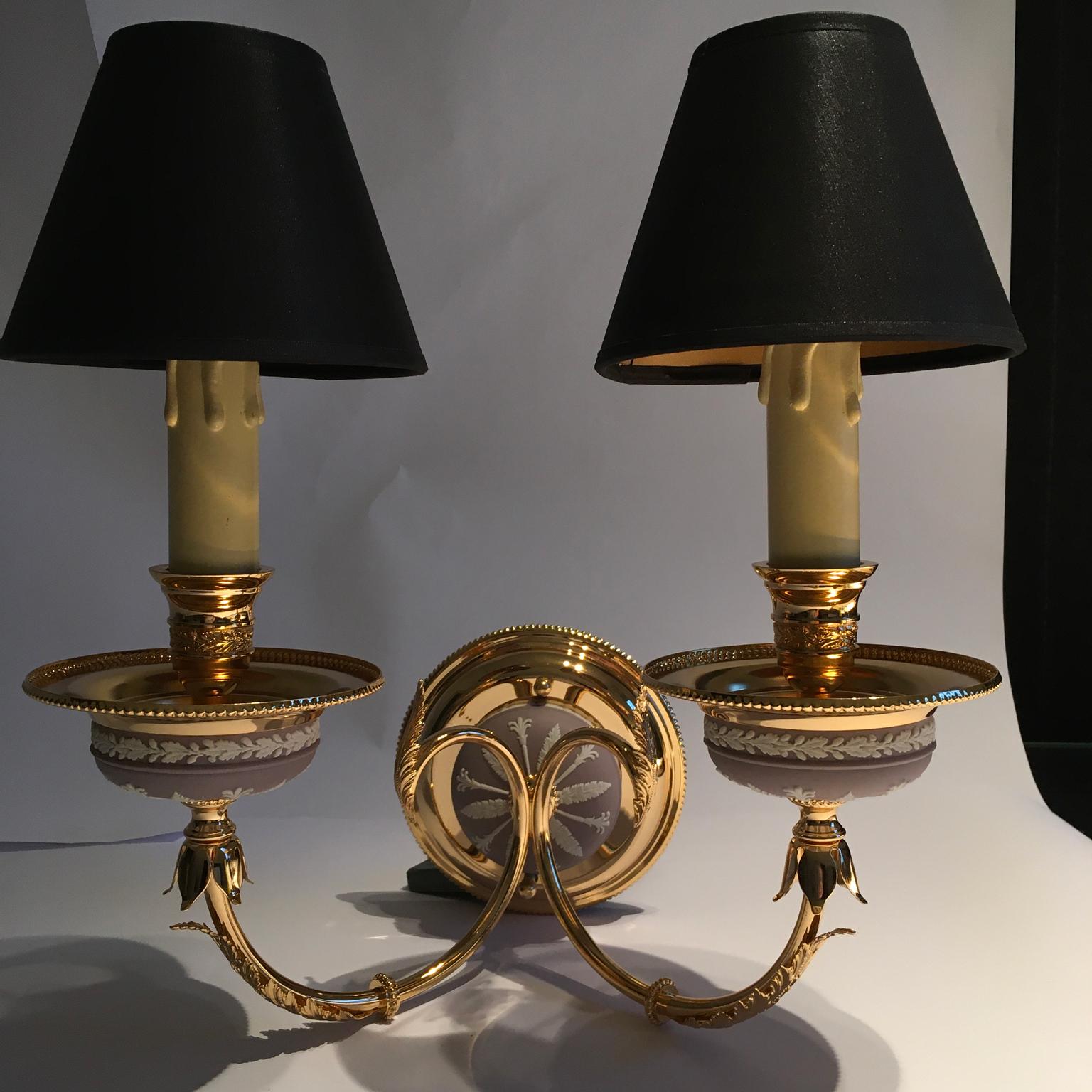 This pair of elegant and glamorous two lights wall light in Pink Lilac color, it is part of the latest pieces manufactured in Italy during the 1970’ and left in the warehouse of the Italian factory until today. The Greek and Roman scenes have been