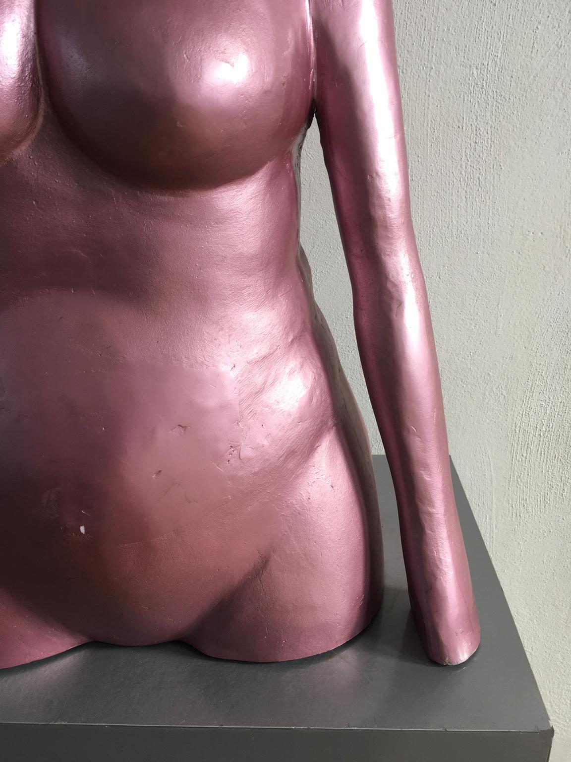 Italienische postmoderne Skulptur von Ugo La Pietra aus rosa lackiertem Aluminium, 1980 (Postmoderne) im Angebot