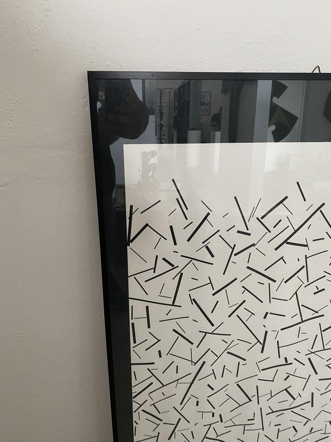 Si tratta di un'avvincente opera multipla dell'artista italiano Beppe Bonetti, che ha partecipato alla Biennale d'Arte di Venezia.
Si tratta di una stampa multipla su carta. Il titolo 