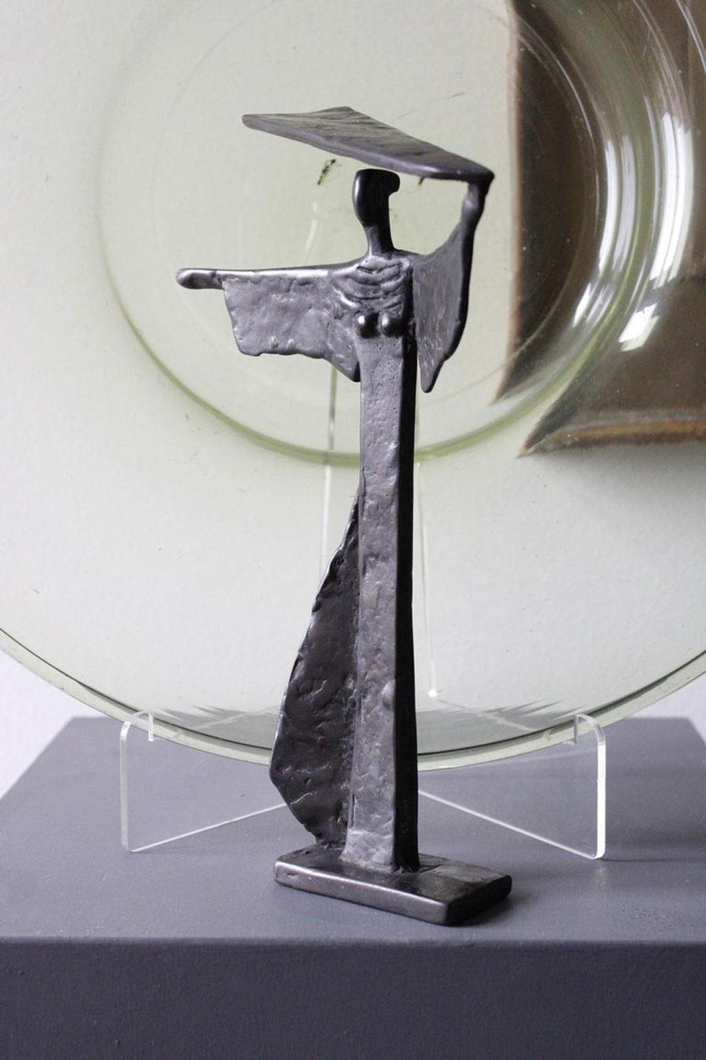 Italia 1980 Scultura astratta postmoderna in bronzo di Ugo Carà in vendita 3