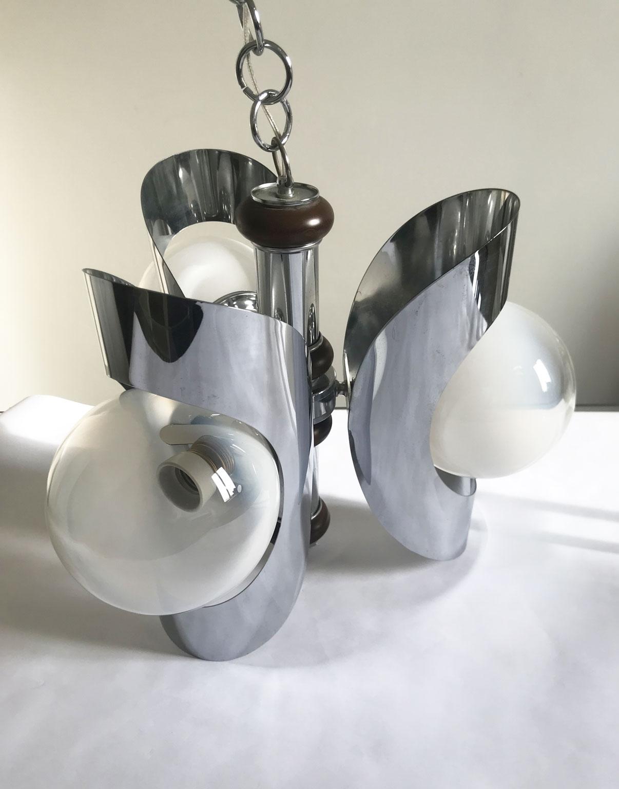 Italy 1980 Post-Modern Chandelier Metal Chrome and Glass For Sale 7