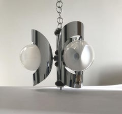 Italia 1970 Mid-Century Modern Chandelier Metallo Cromo e Vetro