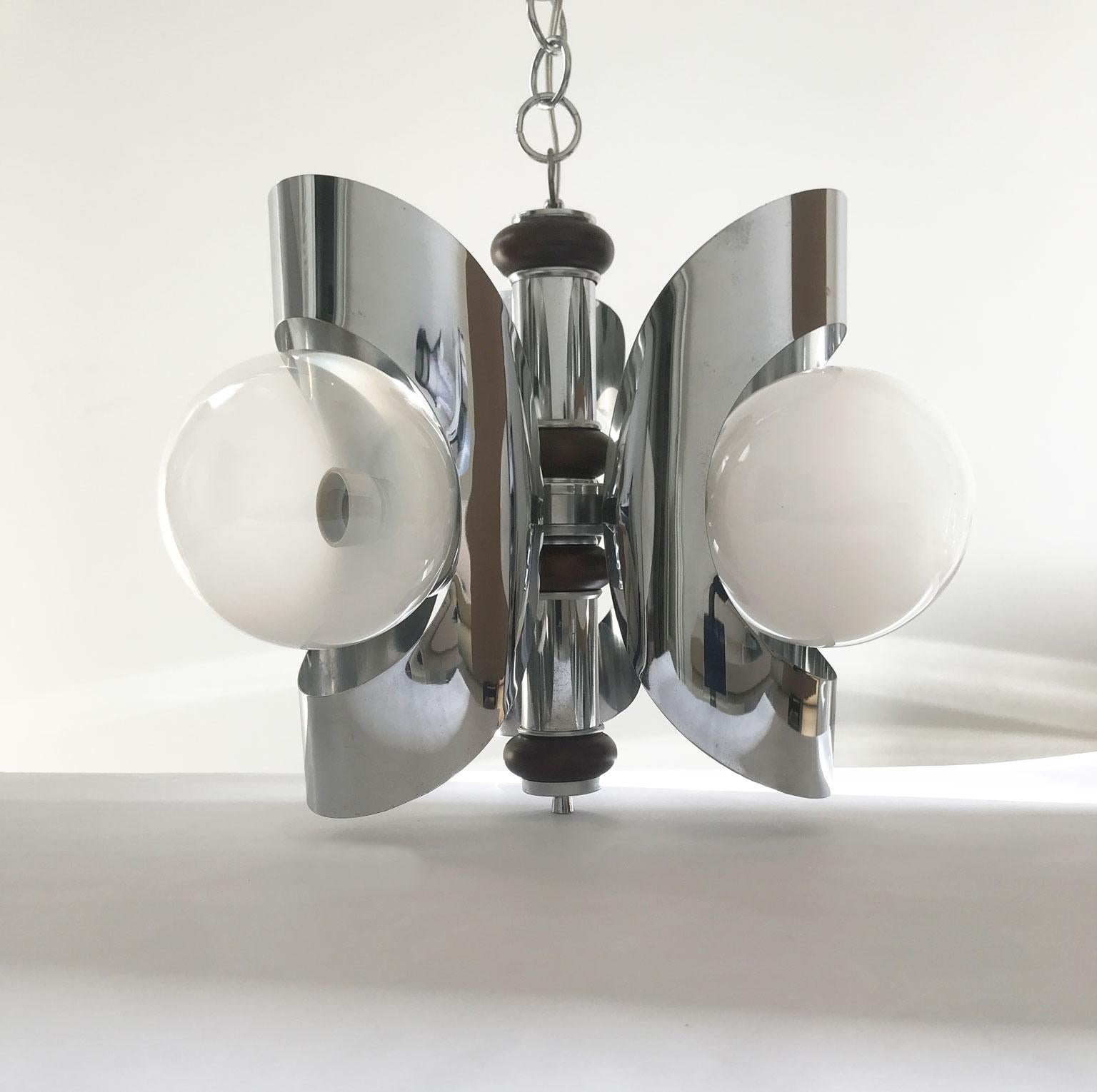 Italy 1980 Post-Modern Chandelier Metal Chrome and Glass For Sale 1