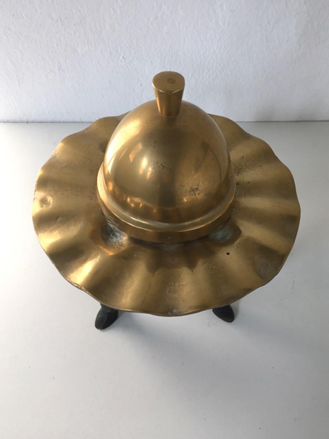 Italia 1980 Ugo La Pietra Escultura abstracta de bronce Cuatro pasos de baile en venta 6