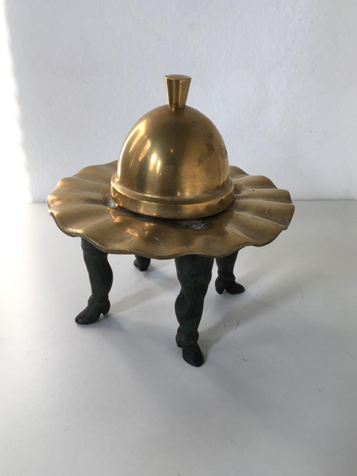 This is a unique piece (n.6 of eight realized) of this charming artwork in bronze by Ugo La Pietra.
The ironic title is part of the artist philosophy. La Pietra is a genial architect, he won a Golden Compass Award. It is an acclaimed artist, his