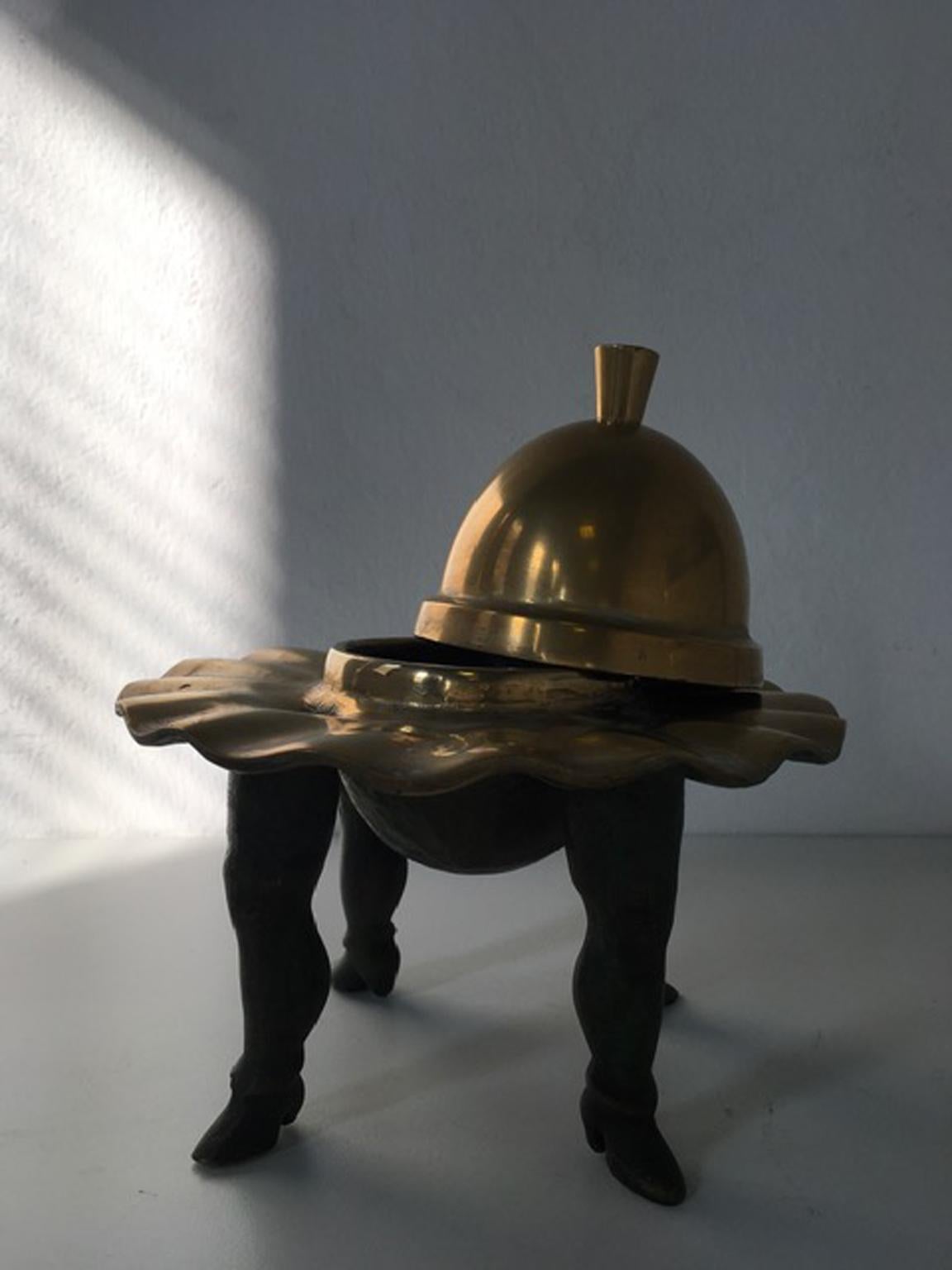 Italia 1980 Ugo La Pietra Escultura abstracta de bronce Cuatro pasos de baile en venta 13