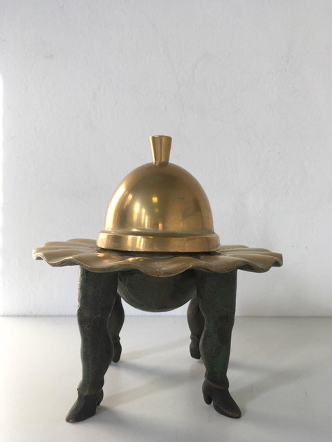 Italie 1980 Ugo La Pietra Sculpture abstraite en bronze Quatre marches de danse Bon état - En vente à Brescia, IT