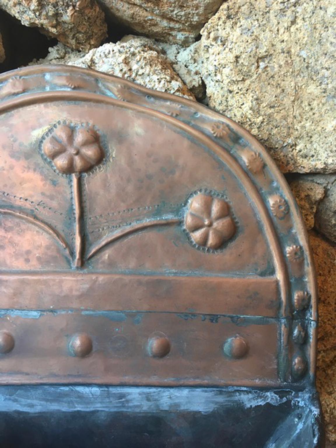 Decorative copper wall planter, suitable to create a cosy green corner in the kitchen or outdoor.
A piece handmade by the masters artcraftman Italian work.
It shows all the signs of the time, but it don't lose its charm.

With certificate of