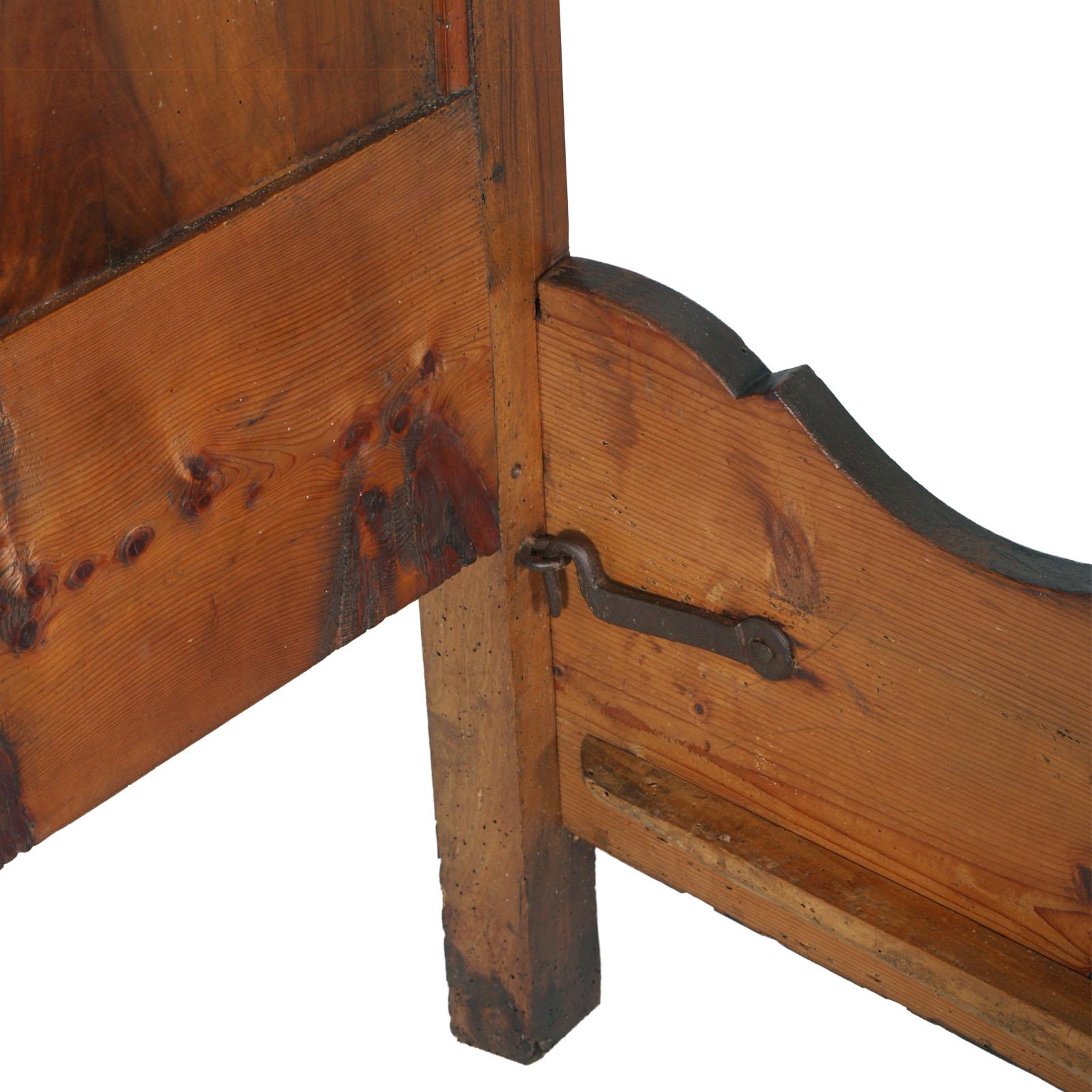 Italy 19th Century Majestic Double Bed in Walnut Restored and Polished to Wax For Sale 6
