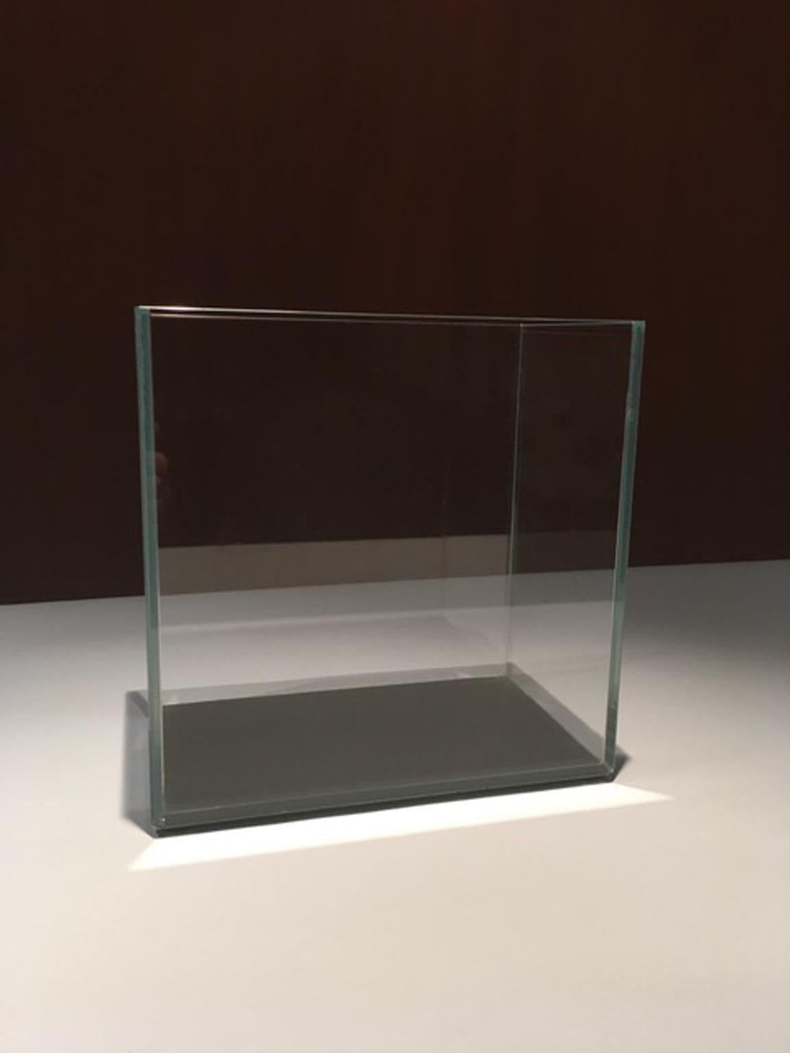 Italy 21st Century Glass Vase in Minimalist Style For Sale 5