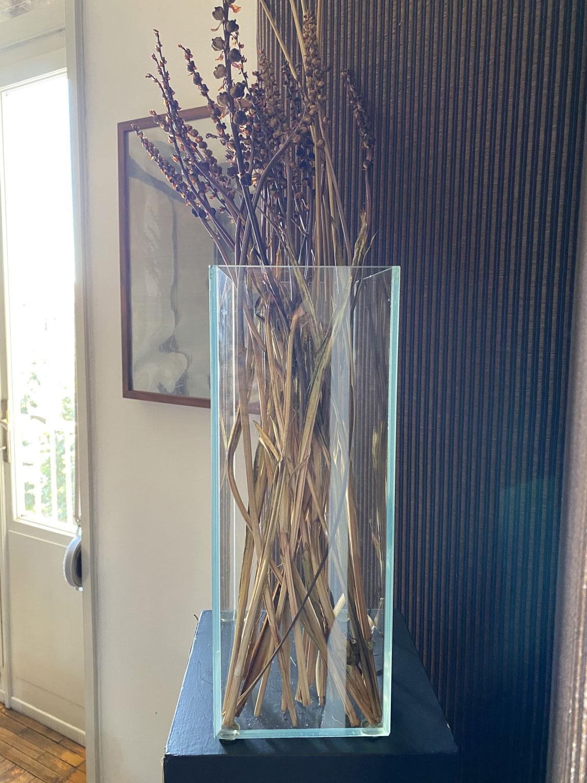 Italy 21st Century Glass Vase in Minimalist Style For Sale 5