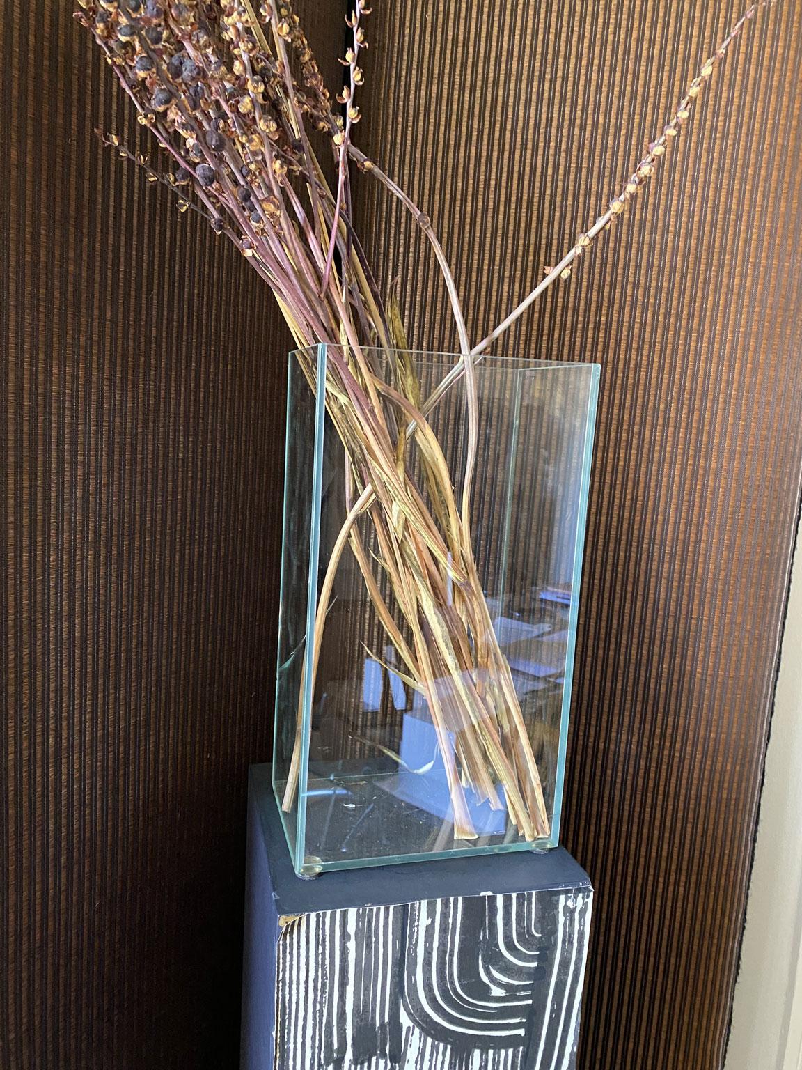 Italy 21st Century Glass Vase in Minimalist Style For Sale 1
