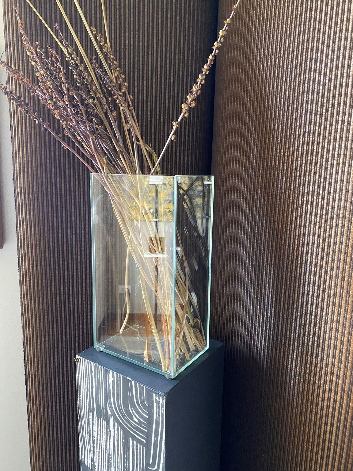 Italy 21st Century Glass Vase in Minimalist Style For Sale 2