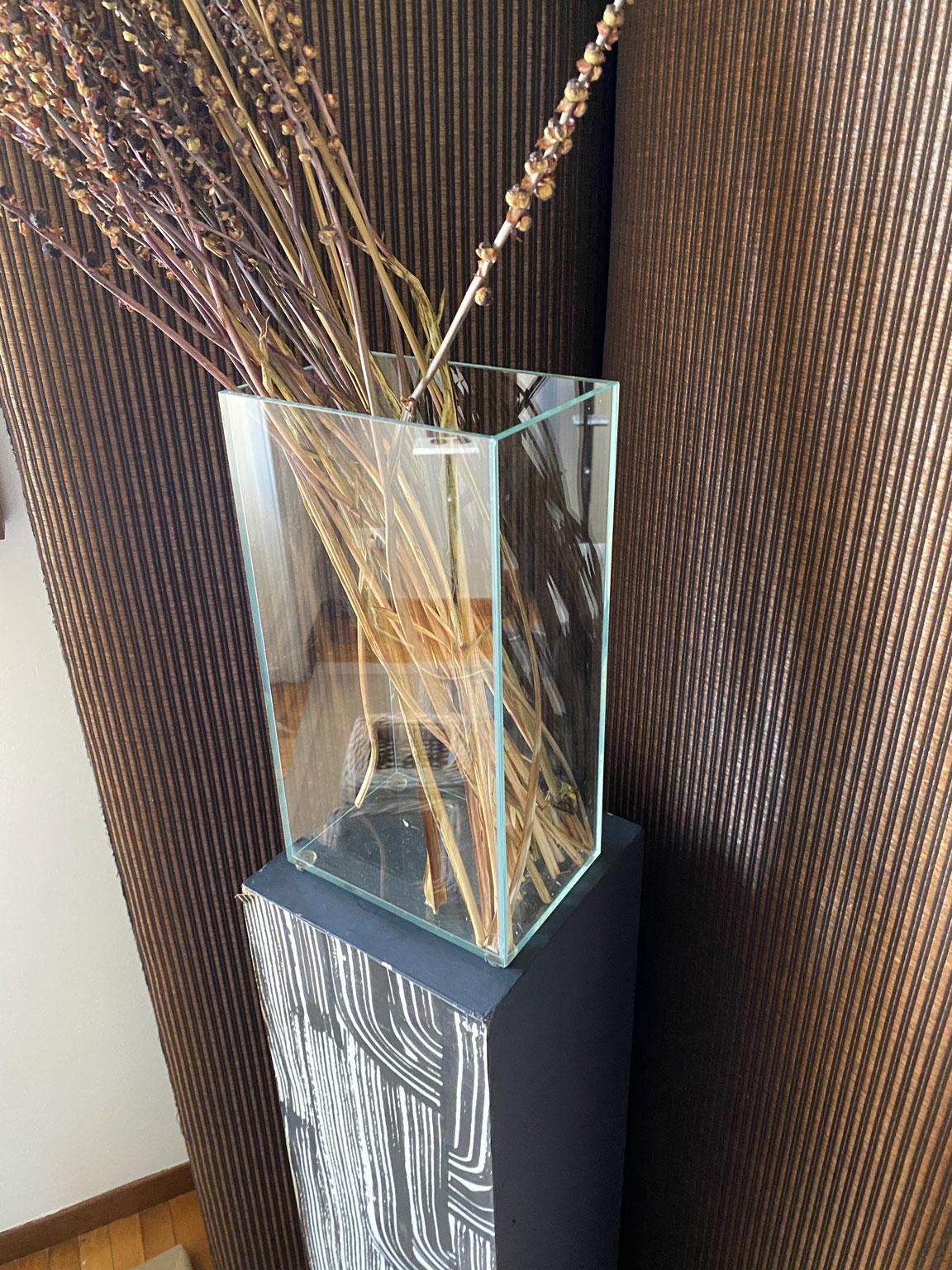 Italy 21st Century Glass Vase in Minimalist Style For Sale 3