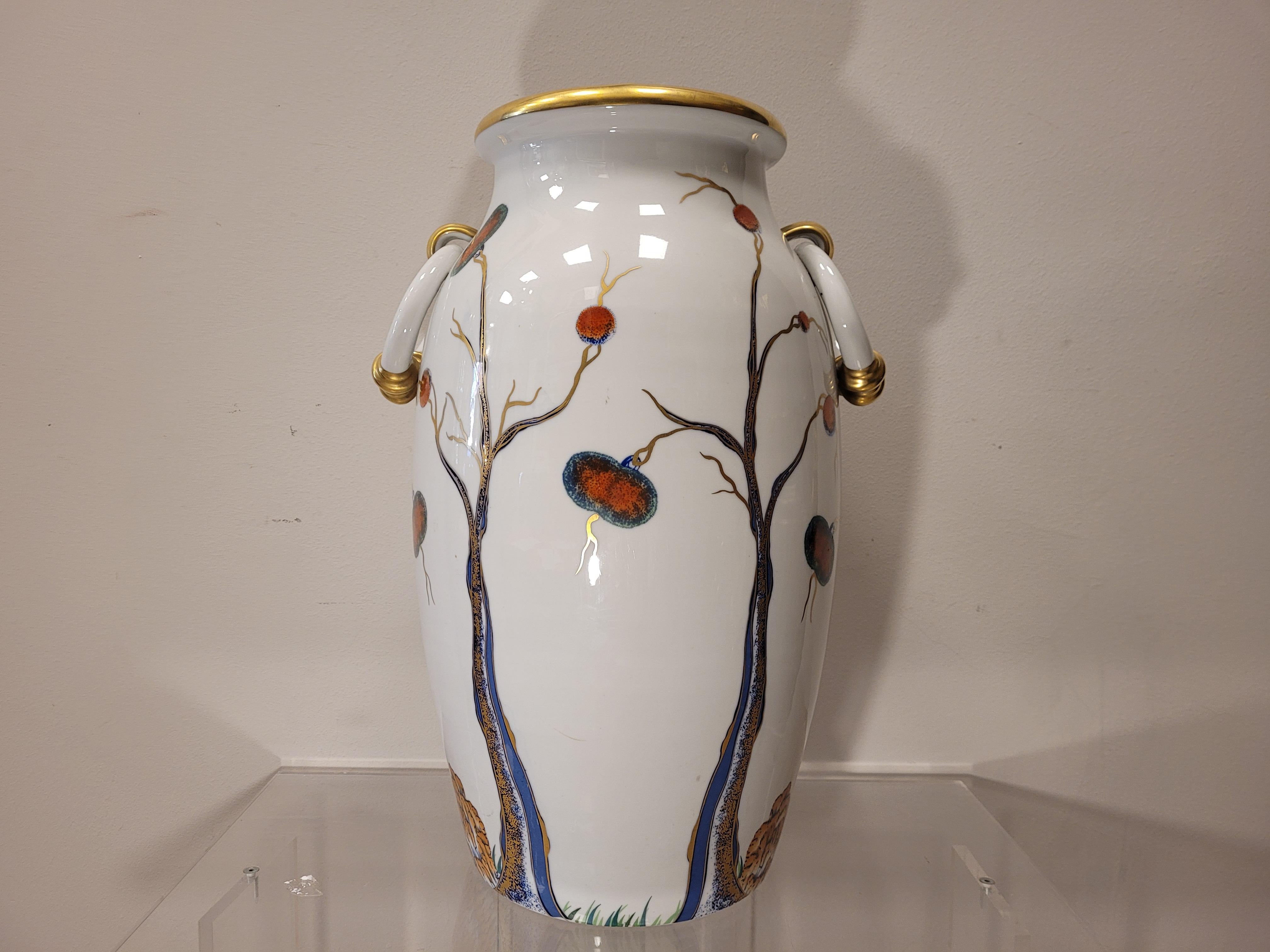 Gorgeous great porcelain vase by Mangani, Florence, Italy, hand-painted with chinoiseries and gold .This pattern can be seen in the Mangani Museum as an iconic model !!!
In a perfect condition 
At the end of the 19th century, the Mangani were a