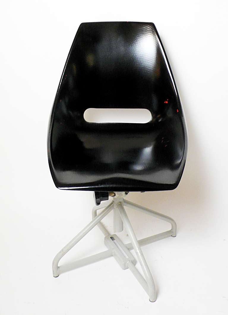 Italy 1950s Multicolor Adjustable Swiveling Fiberglass Chairs 4