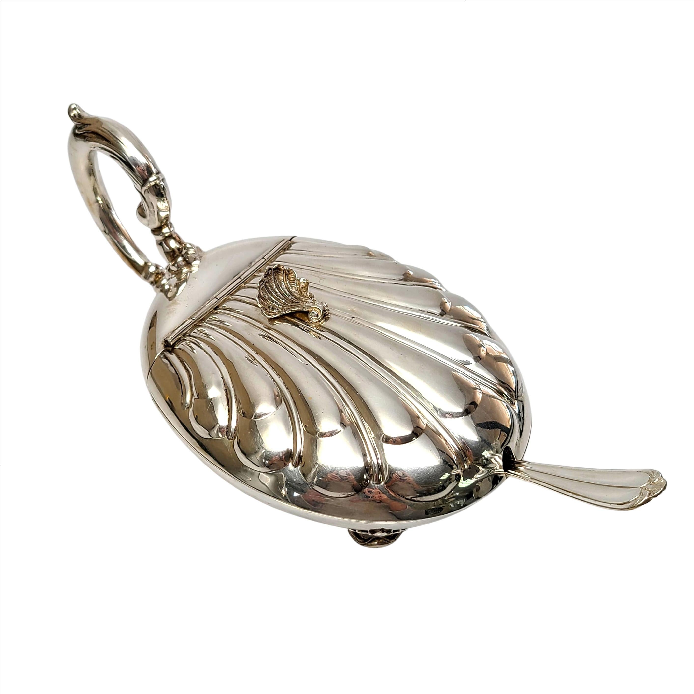 800 silver shell shaped sugar bowl and spoon by Eugenio Stancampiano of Palermo, Italy.

No monogram.

Beautiful and ornate large footed shell shaped bowl with handle. There is an opening for the shell bowl spoon that is included. The bowl's feet