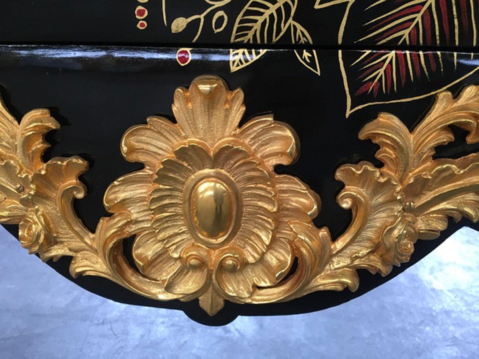Italienische Kommode aus lackiertem Holz im Stil der Belle Epoque mit Bronzen im Angebot 3