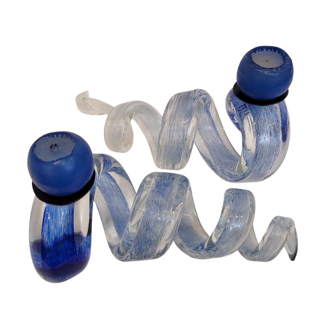 Italia vidrio azul Pareja de candelabros espirales azules, vidrio Gris en venta