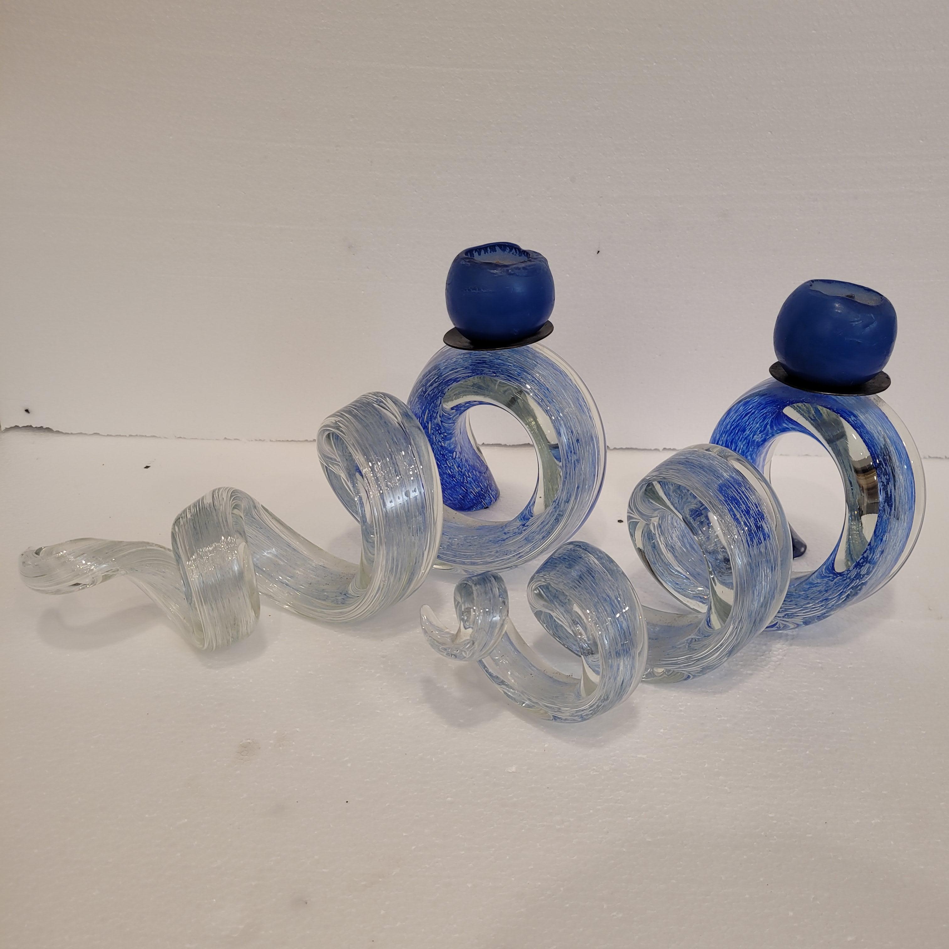 Italia vidrio azul Pareja de candelabros espirales azules, vidrio en venta 1