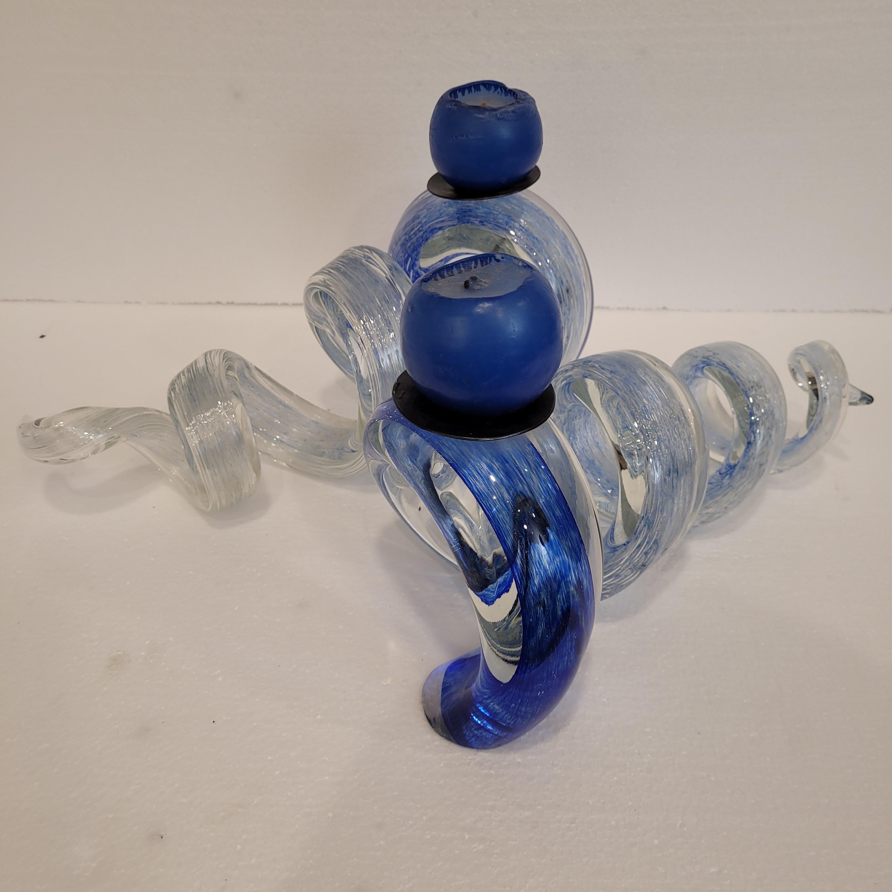 Italia vidrio azul Pareja de candelabros espirales azules, vidrio en venta 2