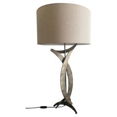 Lampe de table en fer forgé à finition bruni, d'Italie, avec abat-jour rond en coton