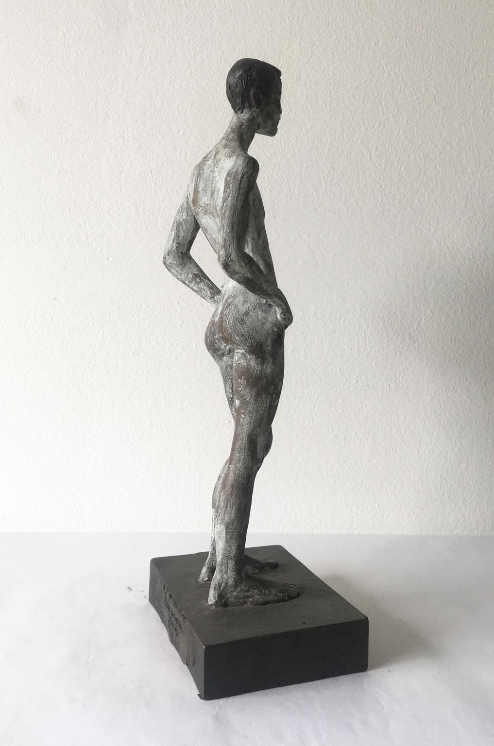 Italia Figurilla de bronce fundido Escultura de hombre de Aron Demetz Título Ricordo en venta 7