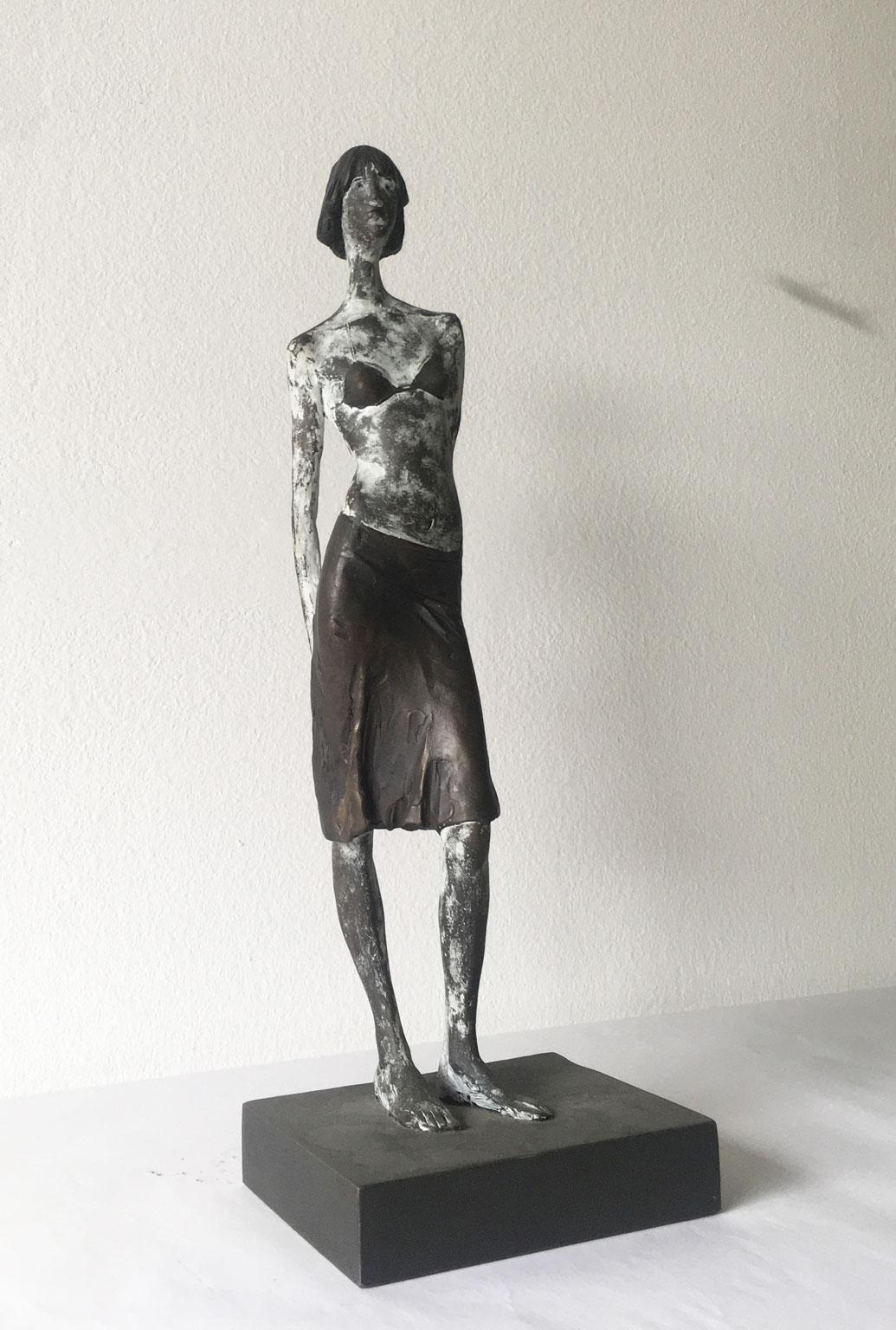 Italy Cast Lost Wax Woman Figurine Bronze Sculpture by Aron Demetz Guardando In Good Condition For Sale In Brescia, IT