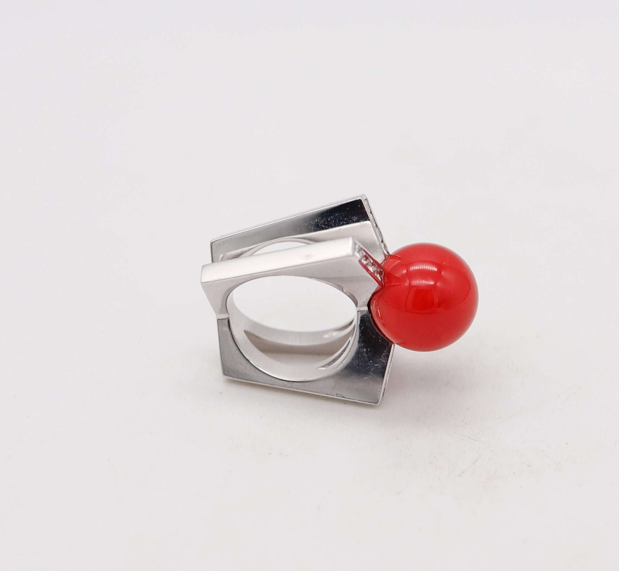 Sculptural cocktail ring with Italian Sardinian coral.

Magnificent cocktail ring, created in Italy in the late 20th century, back in the 1990. This ultra modern ring mix the classic with the contemporaneous and was carefully crafted with sculptural