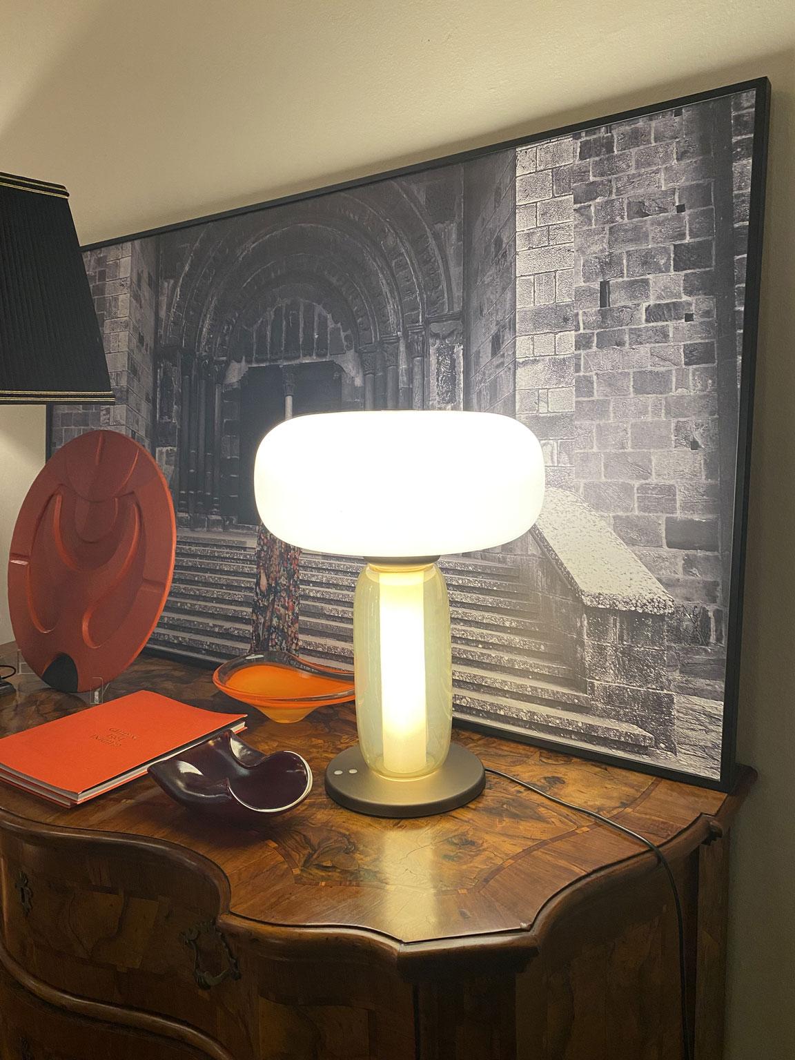 Italie Lampe de table en verre et laiton au design Contemporary en vente 3