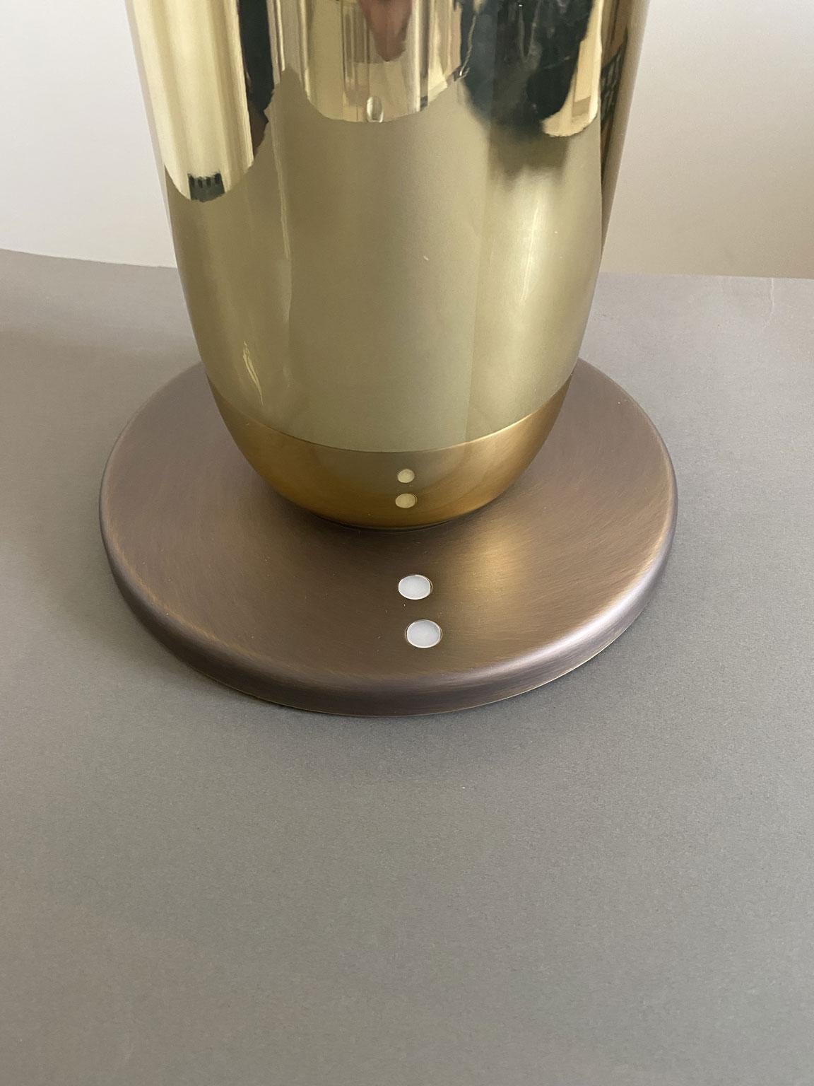 Italie Lampe de table en verre et laiton au design Contemporary Bon état - En vente à Brescia, IT