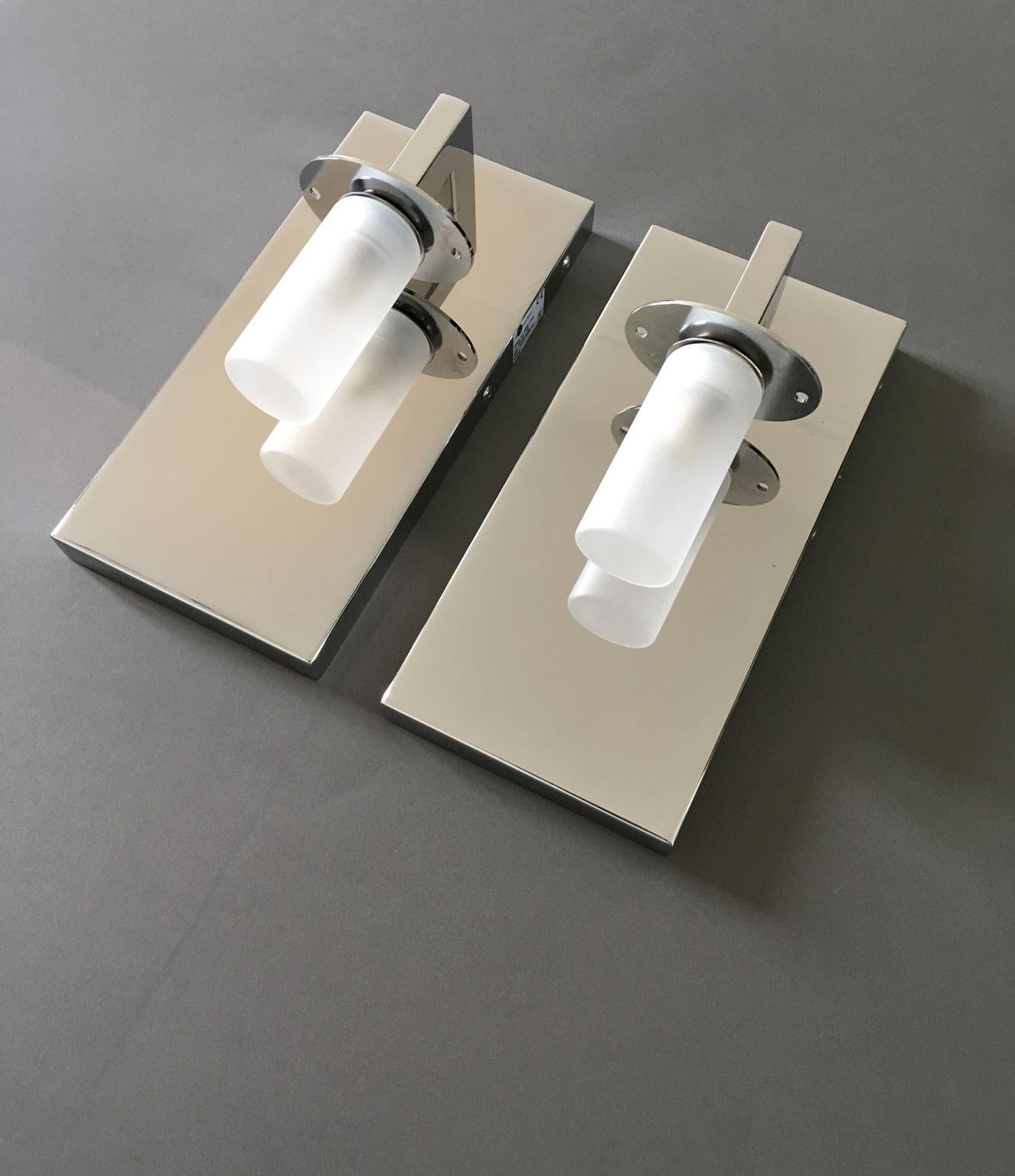 XXI secolo e contemporaneo Coppia di lampade da parete cromate dal design contemporaneo italiano in vendita