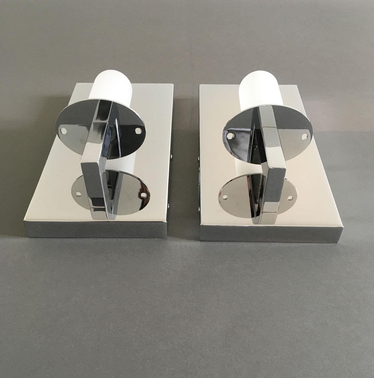 Cromo Coppia di lampade da parete cromate dal design contemporaneo italiano in vendita