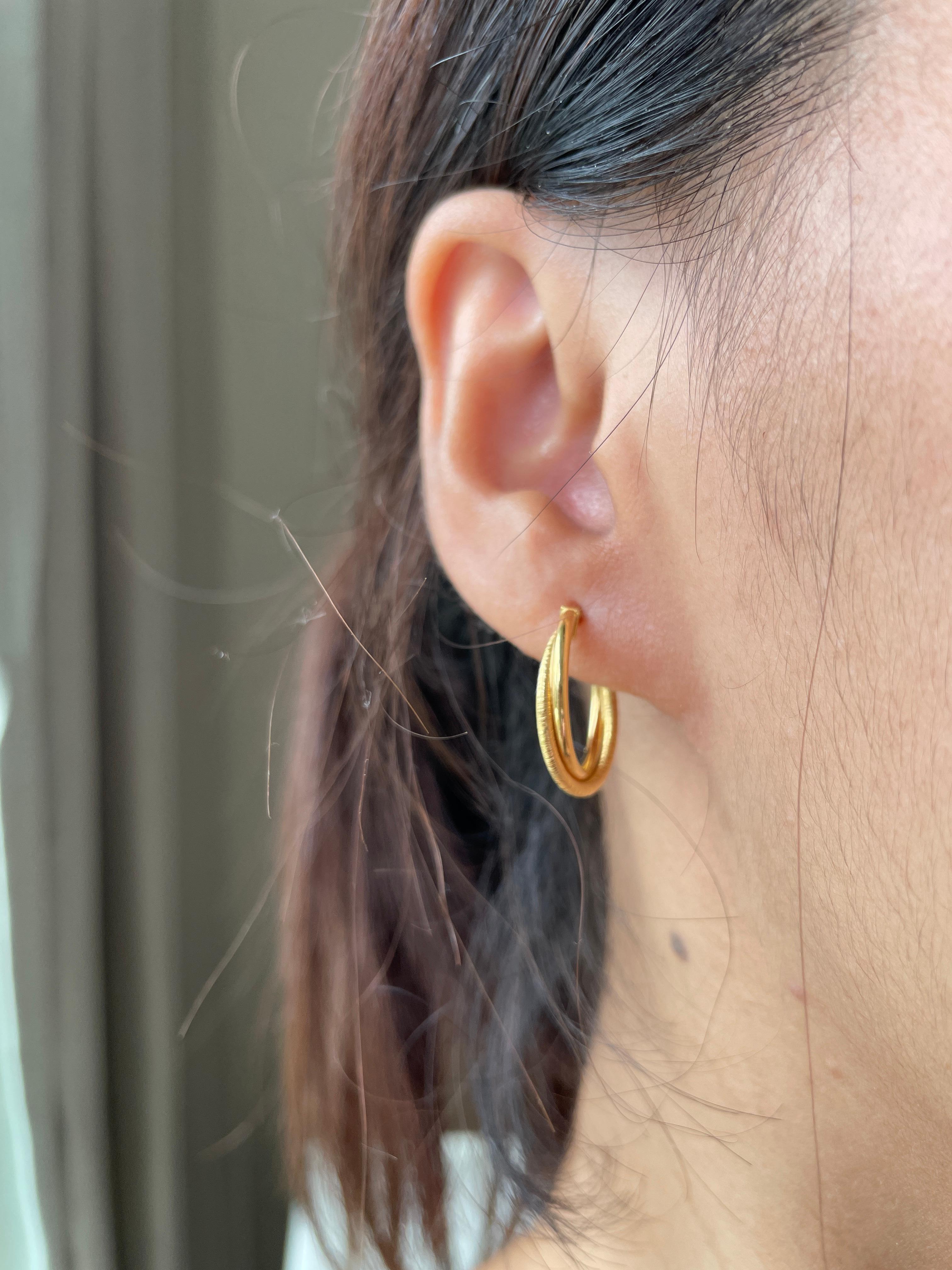 Italy Design 22k Solid Gold Double Twist Hoop Earrings - 916 Pure Gold 1.92g For Sale 1