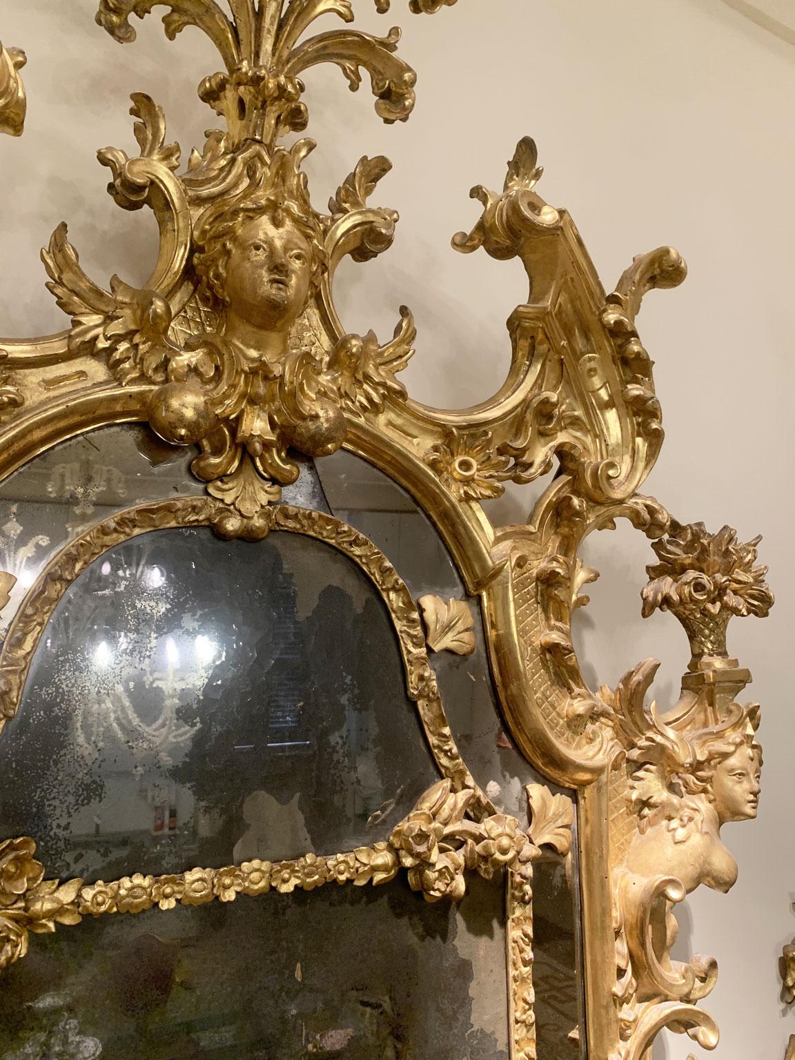Italien Frühes 18. Jahrhundert Barocco Giltwood und geschnitzter Kaminspiegel im Angebot 3