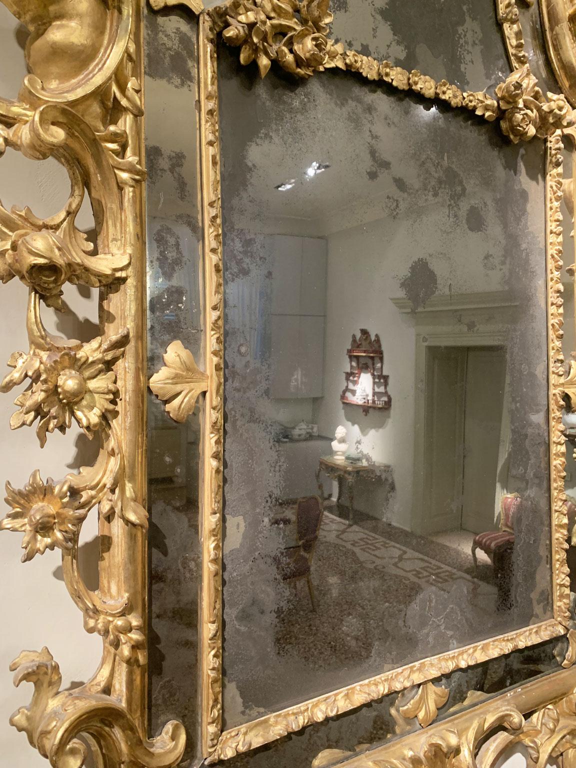 Italien Frühes 18. Jahrhundert Barocco Giltwood und geschnitzter Kaminspiegel im Angebot 7
