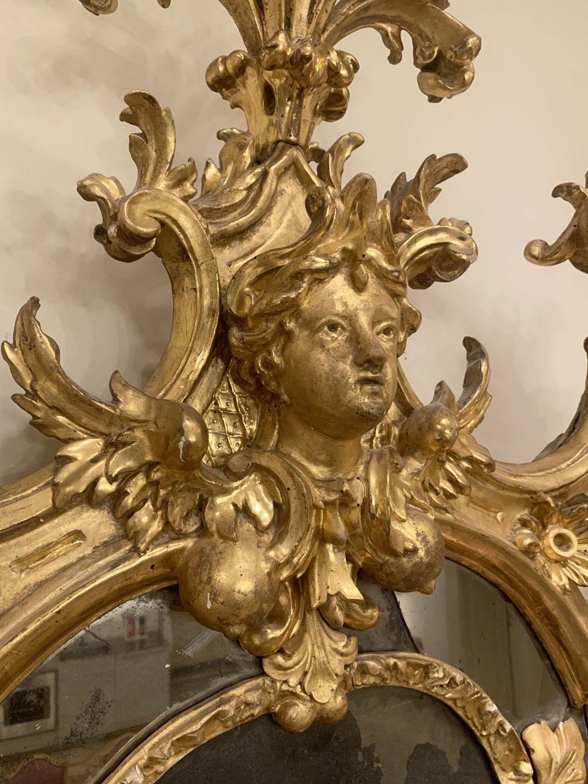 Italien Frühes 18. Jahrhundert Barocco Giltwood und geschnitzter Kaminspiegel im Angebot 12