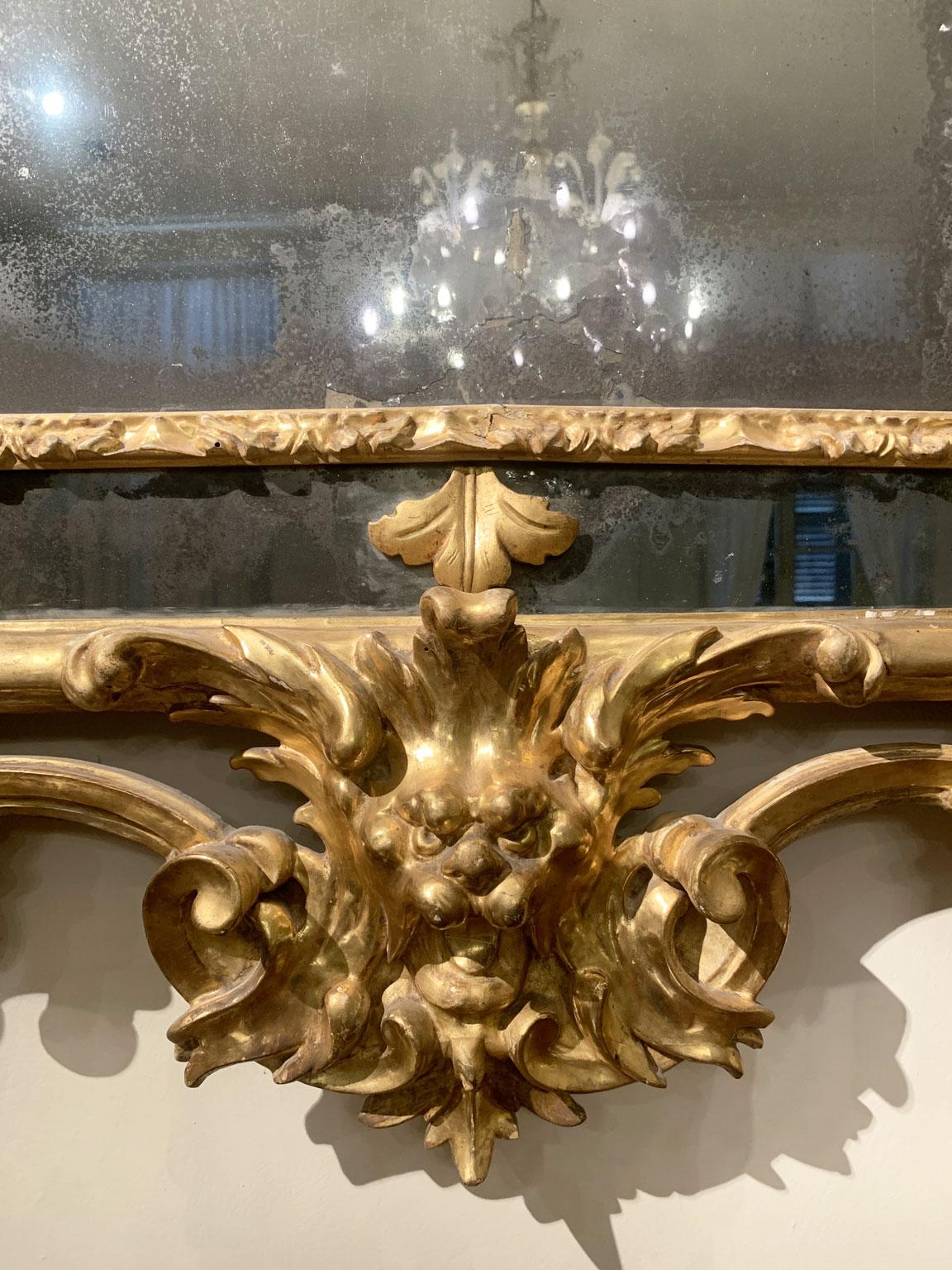 Italien Frühes 18. Jahrhundert Barocco Giltwood und geschnitzter Kaminspiegel (Barock) im Angebot